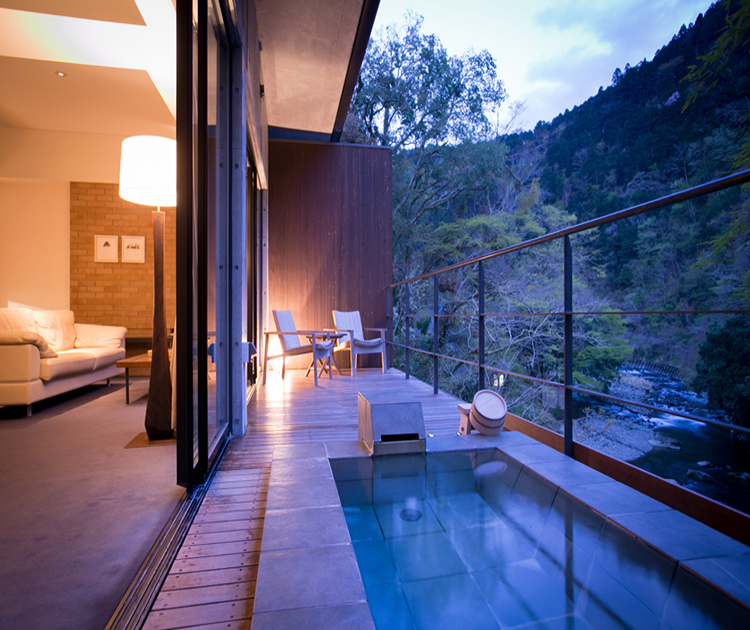 お部屋と露天風呂：伊豆のオーベルジュarcana izu (アルカナイズ) 高級